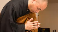 Cérémonie Zen méditation et le bouddhisme Dirigé par Monk à Tokyo