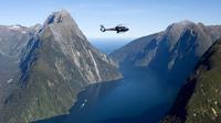 Milford and Fiordland Highlights Tour by Helicopter from Queenstown 