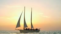 Croisière «vent et vin» en voilier au coucher du soleil