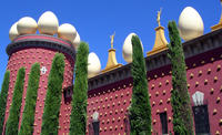 Excursion d une journée au musée Dali en Train à grande vitesse au départ de Barcelone, with visite de Gérone en options