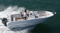 Rent a open-hull boat for up to 8 people in La Rochelle - License required