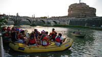 Sightseeingtour over de rivier de Tiber in Fun Eco Boats in het stadscentrum Sightseeingtour over de rivier de Tiber in Fun Eco Boats in het stadscentrum
