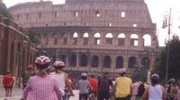 Visite privée de la Rome antique en vélo incluant Skip-la-Line Colisée et Bath de billets Caracalla