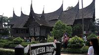 Private Tour: Taman Mini Indonesia Indah and Bird Park from Jakarta