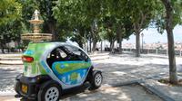 Centre-ville de Lisbonne dans une voiture électrique avec le Guide Audio GPS