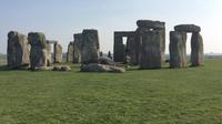 ロンドンからバースとストーンヘンジを巡る終日プライベートツアー ロンドンか���バースとストーンヘンジを巡る終日プライベートツアー