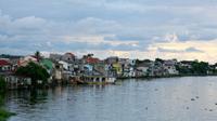 Sunset on Perfume River and Ancient Hue City Tour by Bike