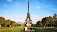 Imagen Eiffel Tower Guided Tour with Binoculars