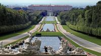 Private Palace of Caserta and Cassino Tour from Sorrento