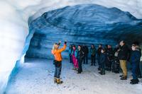 Dagtrip vanuit Reykjavik met bezoek aan de gletsjer Langjökull en de ijsgrot plus Hraunfossar-waterval Dagtrip vanuit Reykjavik met bezoek aan de gletsjer Langjökull en de ijsgrot plus Hraunfossar-waterval