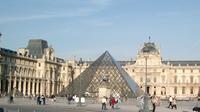 Billet coupe-file pour le Louvre avec guide devant le musée