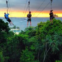 Mega Adventure Park-kabelbaan op Sentosa Island Mega Adventure Park-kabelbaan op Sentosa Island