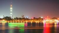 Découvrez Cairo: Cairo By Night commence par une felouque Tour
