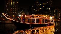 Dîner-croisière en boutre dans la marina de Dubaï Dîner-croisière en boutre dans la marina de Dubaï