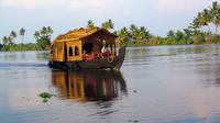 Overnight Private Tour: Romantic Kumarakom and Alleppey Houseboat Tour with Candlelight Dinner