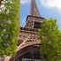 Photo of Paris Acesso sem filas: ingressos para a Torre Eiffel e excursão para pequenos grupos Looking up at the Eiffel Tower