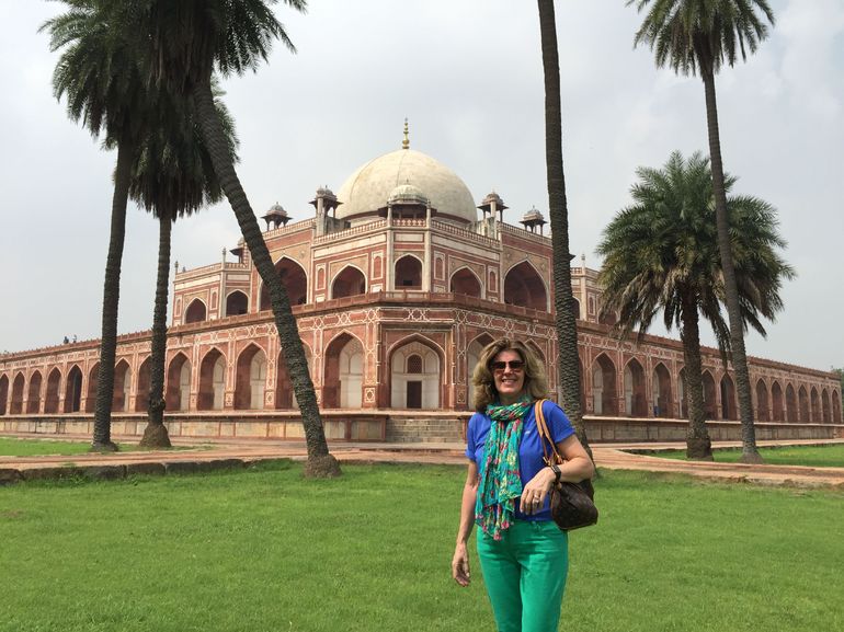 Private Delhi Tour: Lotus Temple, Qutub Minar and Dilli Haat