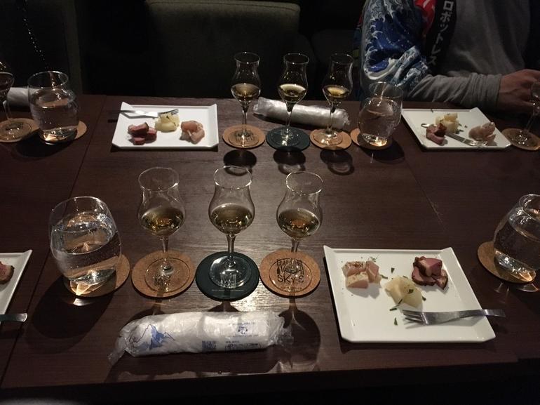 Japanese Whisky Tasting Experience at Local Bar in Tokyo photo 4