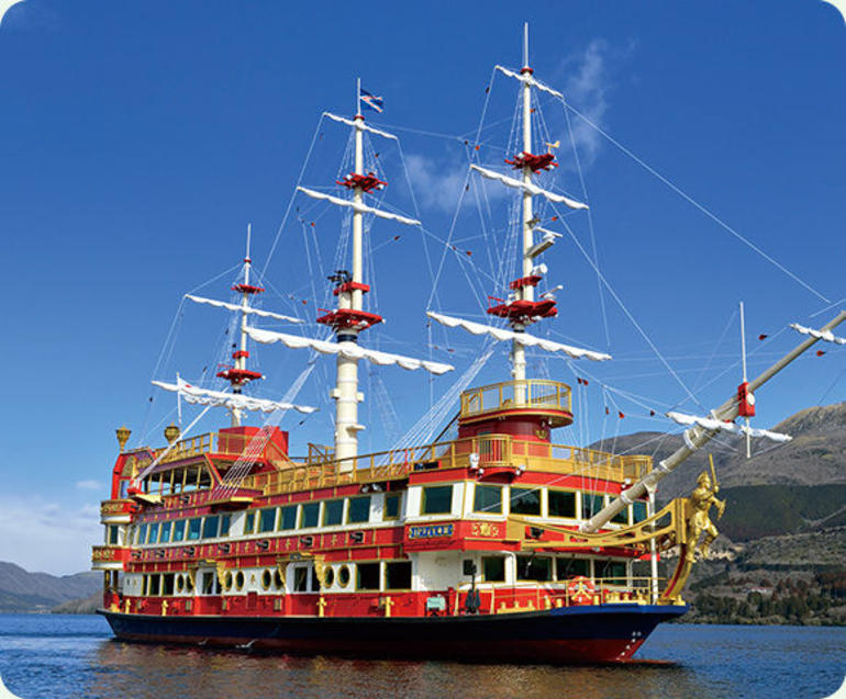 Panoramic Mt. Fuji, Hakone Pirate Ship & Gotemba Premium Outlets!