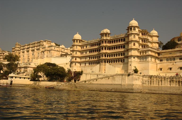 Udaipur Full-Day Sightseeing Tour with Guide & Transports