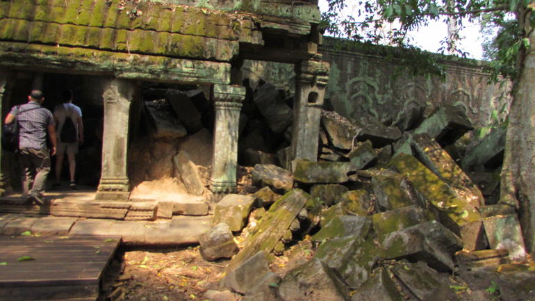 Half Day Join-In Angkor Wat Sunrise Tour by Minibus