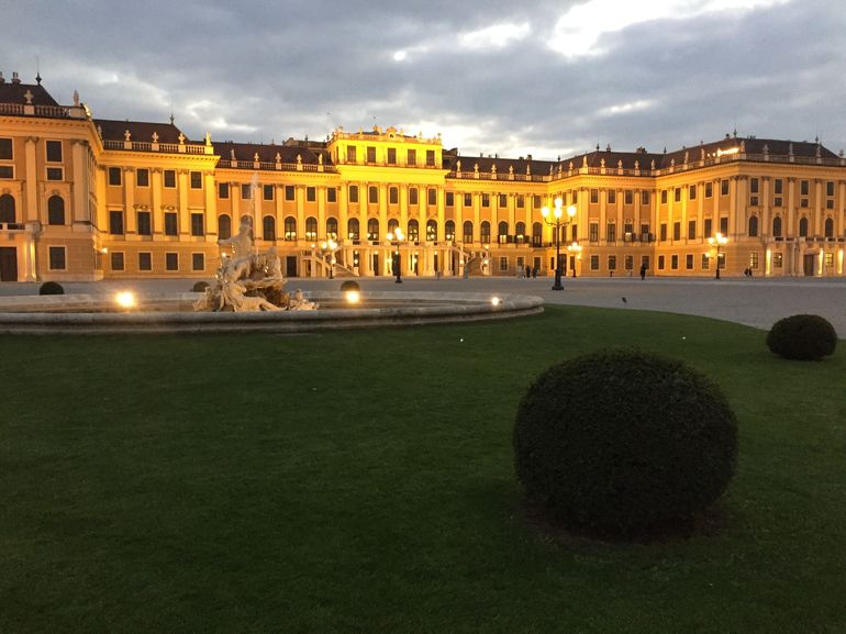 Schönbrunn Palace Audio-Guided Tour, Dinner and Concert