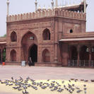 The south gate (entrance) to the Delhi Mosque. 11% of the population in Delhi is Muslim - Photo by: Balti-most, USA