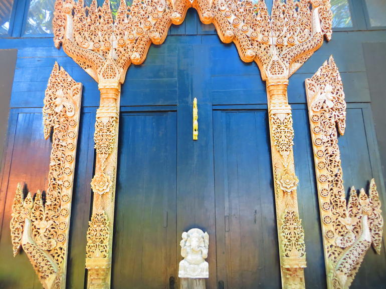Full-Day Guided Tour of Chiang Rai Temples from Chiang Mai photo 4