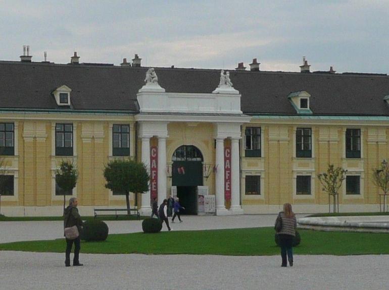 Schönbrunn Palace Evening: Dinner and Concert