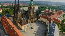 Excursão a pé para grupos pequenos ao Castelo de Praga e Cidade Real Excursão a pé para grupos pequenos ao Castelo de Praga e Cidade Real