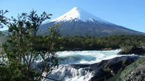Los Saltos del Río Petrohué desde Puerto Varas Los Saltos del Río Petrohué desde Puerto Varas