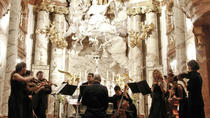 Konsert med De fyra årstiderna av Vivaldi i Karlskirche i Wien Konsert med De fyra årstiderna av Vivaldi i Karlskirche i Wien