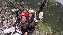 Voo duplo de parapente sobre os Alpes em Chamonix Voo duplo de parapente sobre os Alpes em Chamonix