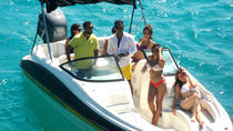 Recorrido en barco privado con deportes acuáticos y playa Recorrido en barco privado con deportes acuáticos y playa