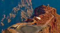 Excursion en autocar sur le plateau ouest du Grand Canyon au départ de Las Vegas avec billet pour la passerelle Skywalk en option Excursion en autocar sur le plateau ouest du Grand Canyon au départ de Las Vegas avec billet pour la passerelle Skywalk en option