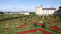 Excursão diurna para grupos pequenos de Villandry, Chinon e Langeais com degustação de vinhos no Vale do Loire saindo de Tours Excursão diurna para grupos pequenos de Villandry, Chinon e Langeais com degustação de vinhos no Vale do Loire saindo de Tours