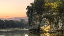 Recorrido privado de día completo a Guilin con la Colina de Fubo, la Cueva de la flauta de caña, la Colina de la trompa de elefante y el Parque de las siete estrellas Recorrido privado de día completo a Guilin con la Colina de Fubo, la Cueva de la flauta de caña, la Colina de la trompa de elefante y el Parque de las siete estrellas