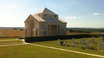 Escapada de un día a los campos de batalla del Somme desde París: Thiepval, Villers-Bretonneux y Museo de la Gran Guerra Escapada de un día a los campos de batalla del Somme desde París: Thiepval, Villers-Bretonneux y Museo de la Gran Guerra