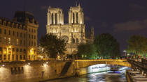 Parigi di notte: cena a Les Ombres, crociera turistica sul fiume Senna e spettacolo di cabaret Parigi di notte: cena a Les Ombres, crociera turistica sul fiume Senna e spettacolo di cabaret