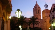 Privétour van een hele dag naar Sitges en Bodegas Torres Privétour van een hele dag naar Sitges en Bodegas Torres