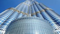 Burj Khalifa: Aussichtsplattform (125ste Etage) und die Aussicht auf Dubai Fountains Burj Khalifa: Aussichtsplattform (125ste Etage) und die Aussicht auf Dubai Fountains