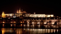 Cruzeiro com jantar de luxo pelo Rio Moldava em Praga Cruzeiro com jantar de luxo pelo Rio Moldava em Praga