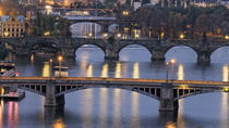 Lyxig middagsbuffékryssning på floden Vltava (Moldau) i Prag Lyxig middagsbuffékryssning på floden Vltava (Moldau) i Prag