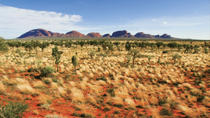 Viaje de 2 días a Uluru, una granja de camellos y Kata Tjuta desde Alice Springs Viaje de 2 días a Uluru, una granja de camellos y Kata Tjuta desde Alice Springs