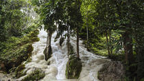 Tagesausflug in kleiner Gruppe zum Bua Thong-Wasserfällen und zur Chiang Dao-Höhle Tagesausflug in kleiner Gruppe zum Bua Thong-Wasserfällen und zur Chiang Dao-Höhle