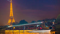 Bateaux Mouches: Silvester-Bootsfahrt mit Abendessen und Party Bateaux Mouches: Silvester-Bootsfahrt mit Abendessen und Party