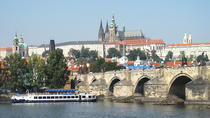 Balade de 4 heures dans la vieille-ville de Prague avec déjeuner sur un bateau Balade de 4 heures dans la vieille-ville de Prague avec déjeuner sur un bateau