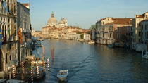 Panoramatour auf dem Canal Grande in Venedig in einer kleinen Gruppe Panoramatour auf dem Canal Grande in Venedig in einer kleinen Gruppe