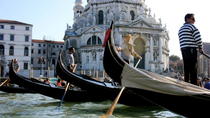 Tour privado: paseo en góndola por Venecia con serenata incluida Tour privado: paseo en góndola por Venecia con serenata incluida