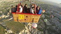 Ballonfahrt bei Sonnenaufgang mit Besichtigung einer unterirdischen Stadt Ballonfahrt bei Sonnenaufgang mit Besichtigung einer unterirdischen Stadt